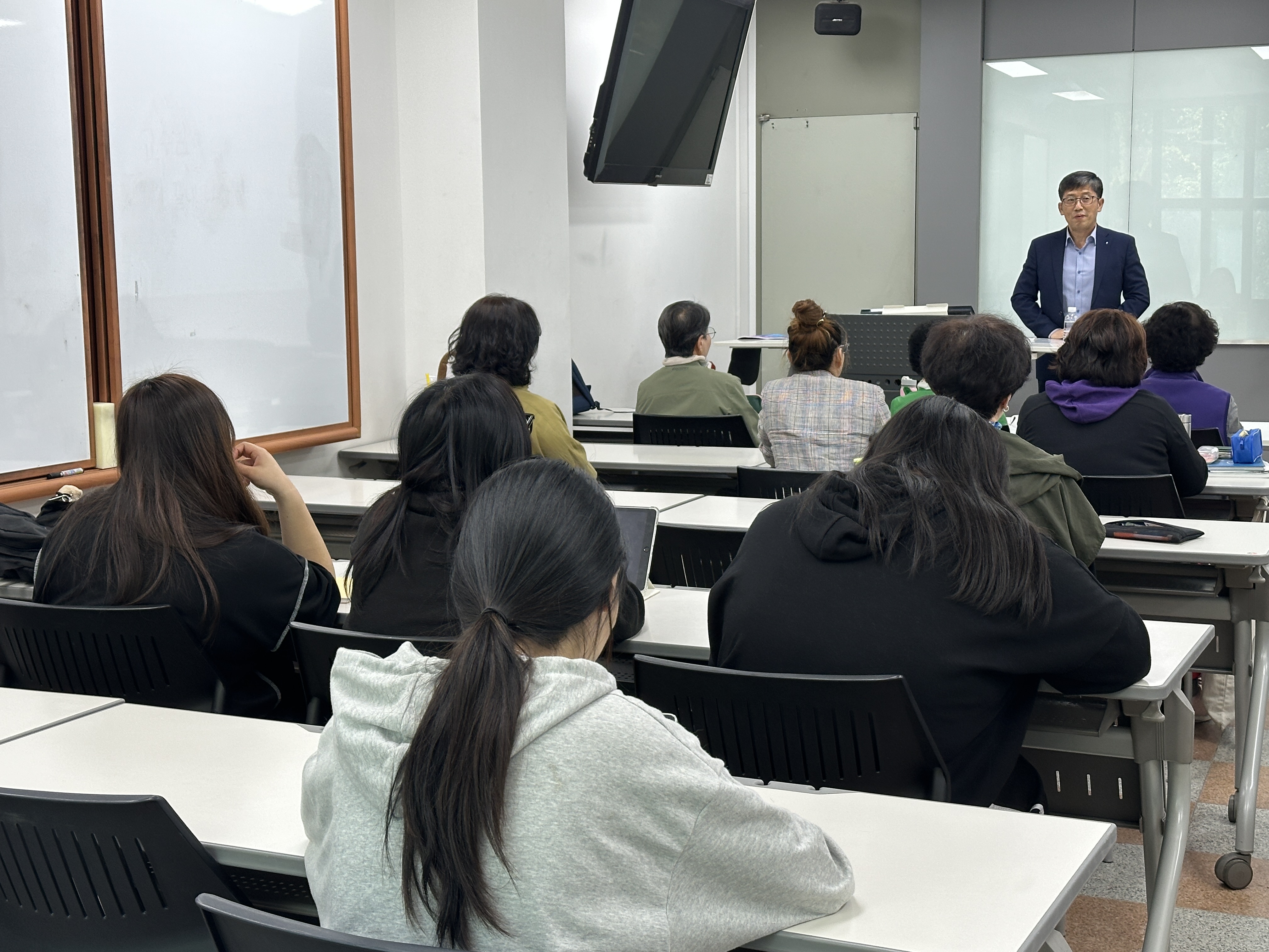 특별 프로그램(지역사회복지관의 역할과 사회복지사의 직무&사회복지 서비스기관과 사회복지사의 직무 관련 강의)